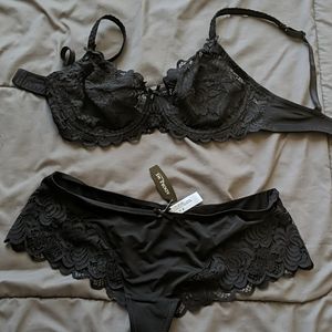 Lace bra and underwear set